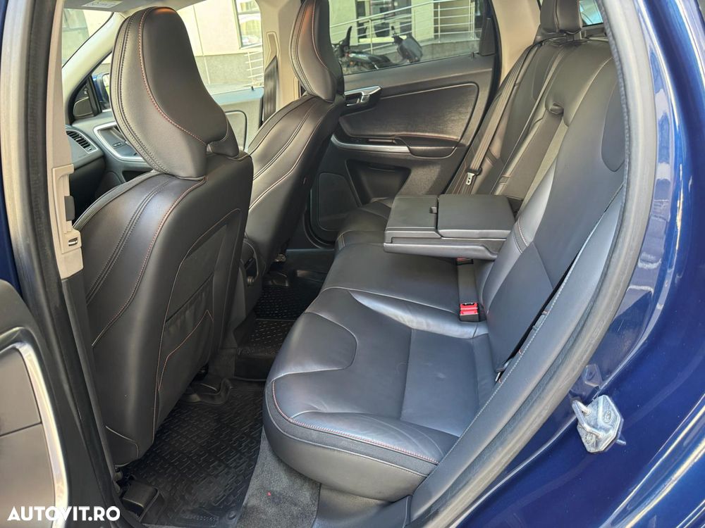 Volvo XC 60 D5AWD Ocean Race - 10