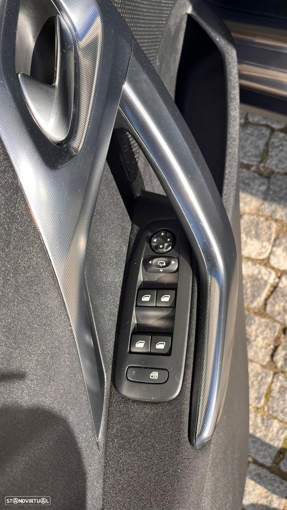 Peugeot 2008 1.2 PureTech Allure - 16