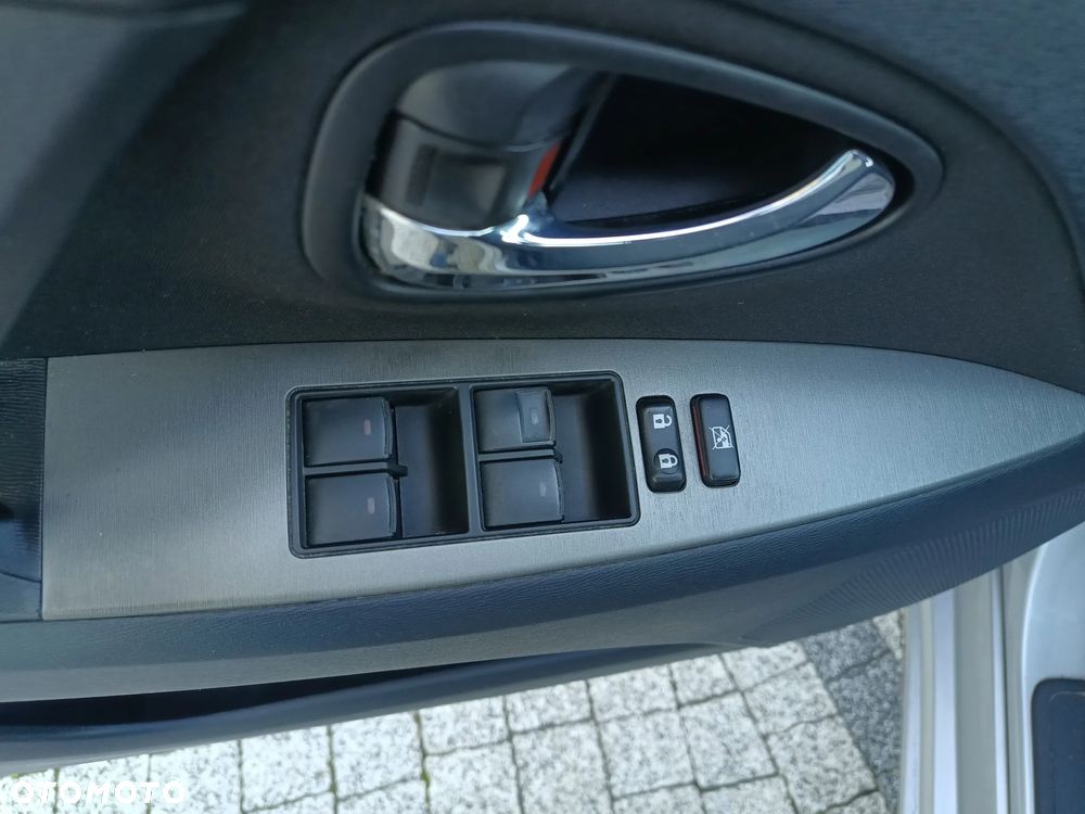 Toyota Avensis 1.8 Sol NAVI - 19