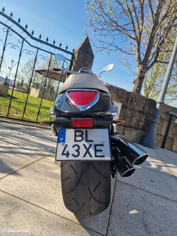 Suzuki Intruder M 1800R - 8