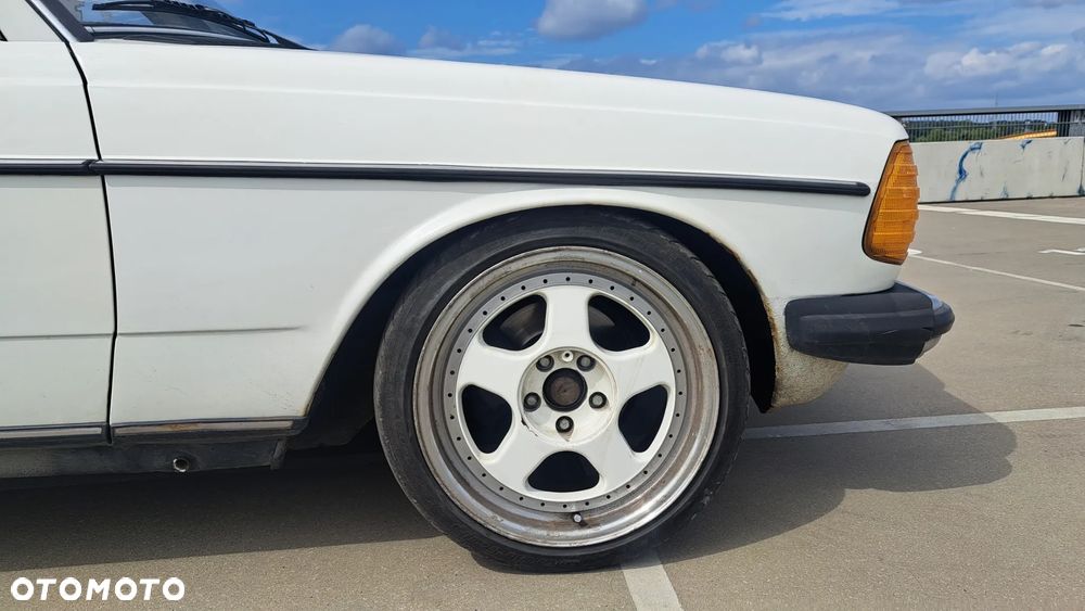 Mercedes-Benz W123 - 30