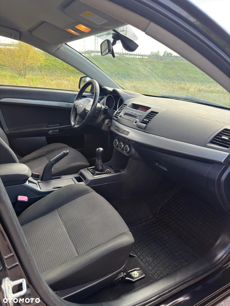 Mitsubishi Lancer 1.6 Inform - 10