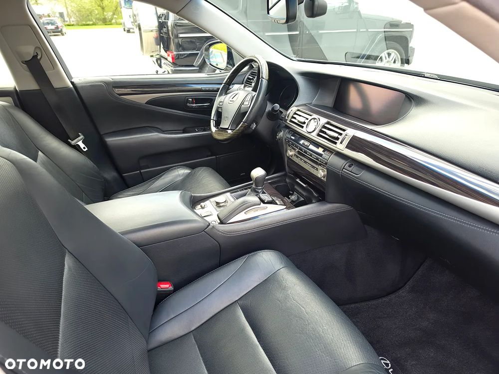 Lexus LS 460 AWD - 22