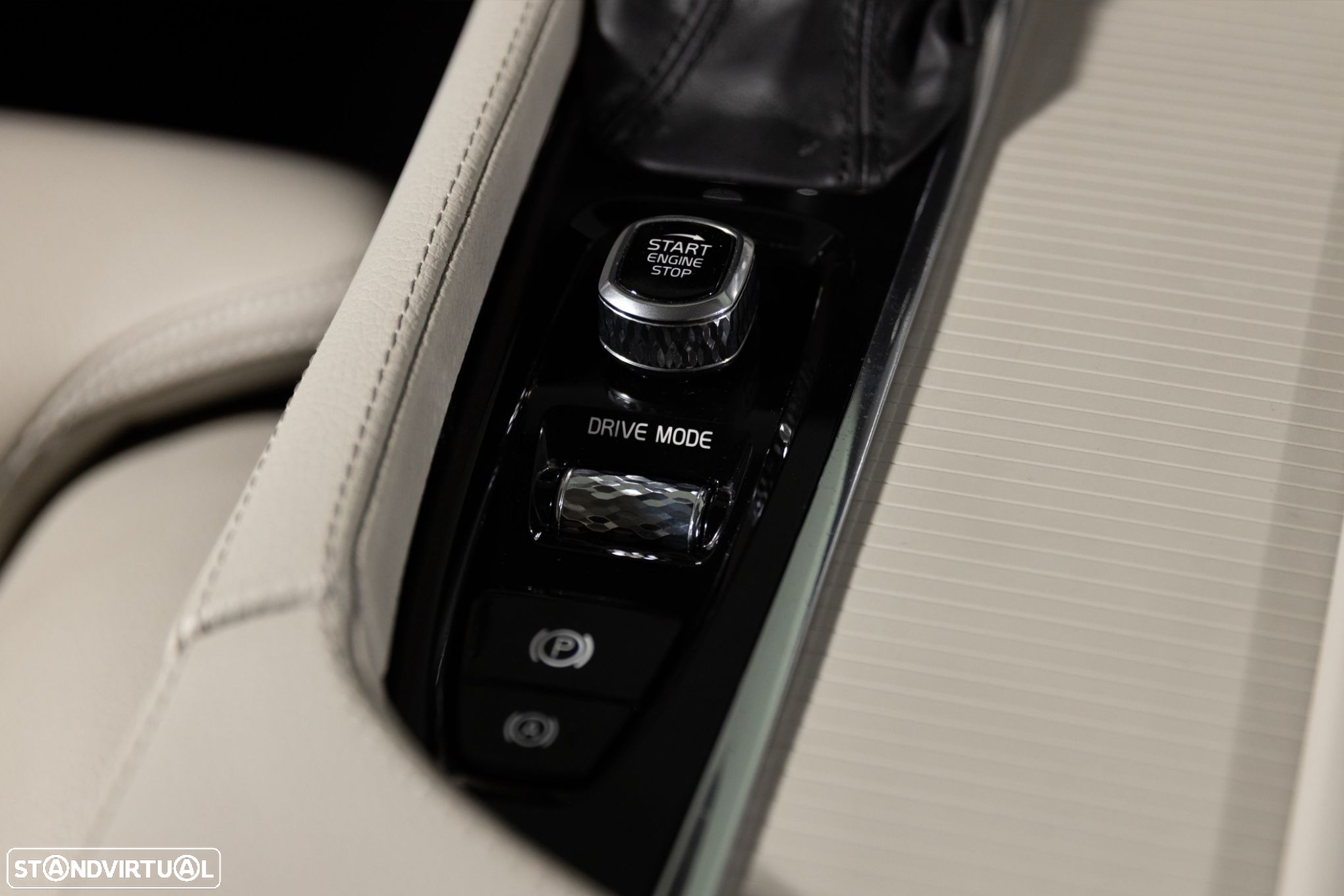 Volvo V90 2.0 D4 Momentum Geartronic - 20