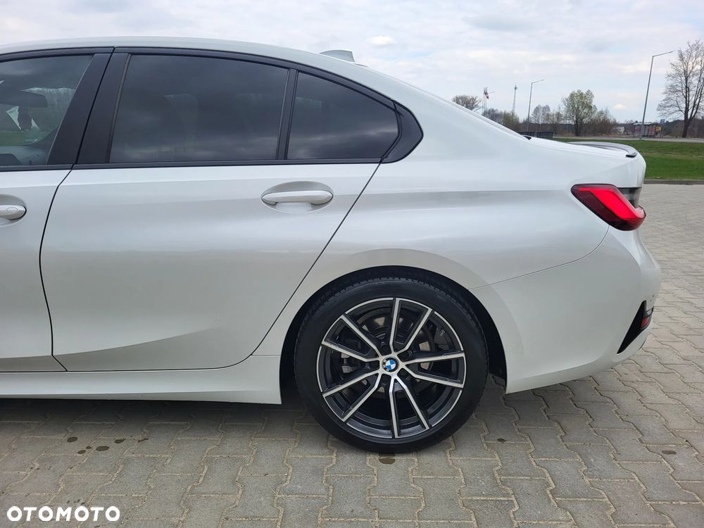 BMW Seria 3 318d Sport Line - 19