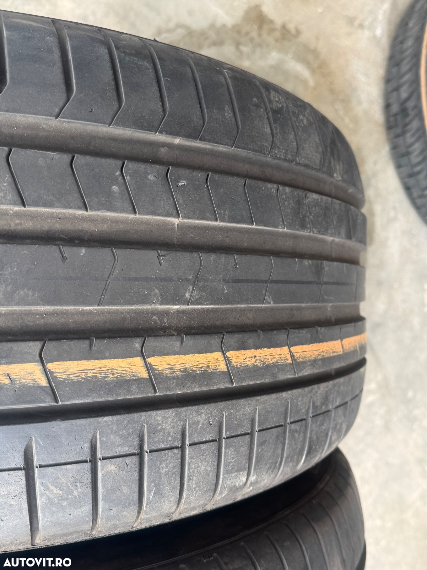 Vând 2 anvelope 275/40/20 Pirelli de vară cu runflat ca noi - 4