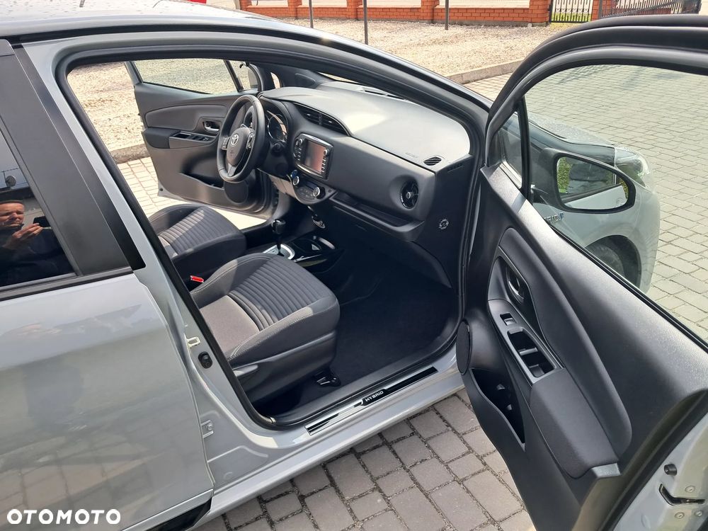 Toyota Yaris Hybrid 100 Selection Passion - 10