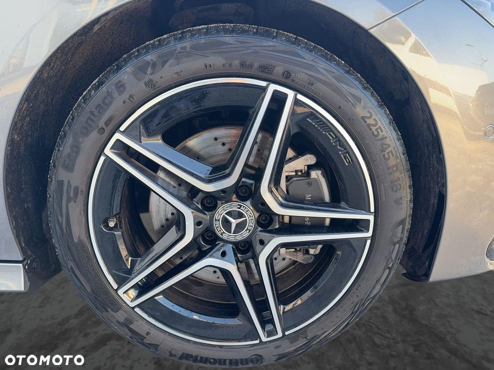 Mercedes-Benz CLA 200 AMG Line 7G-DCT - 11