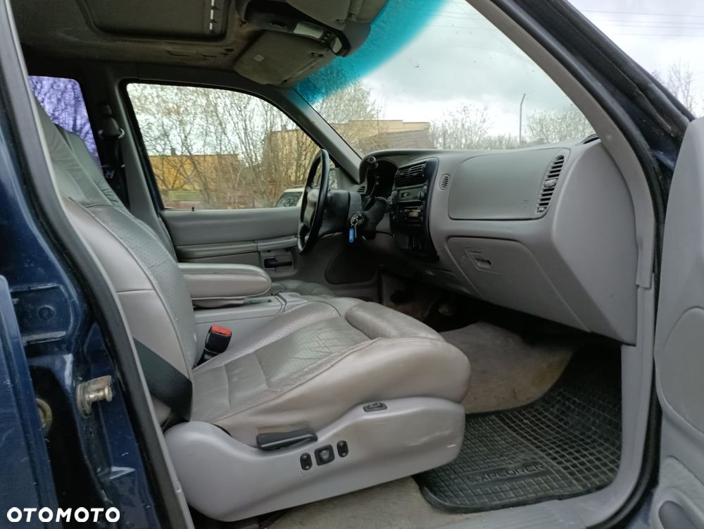 Ford Explorer - 10