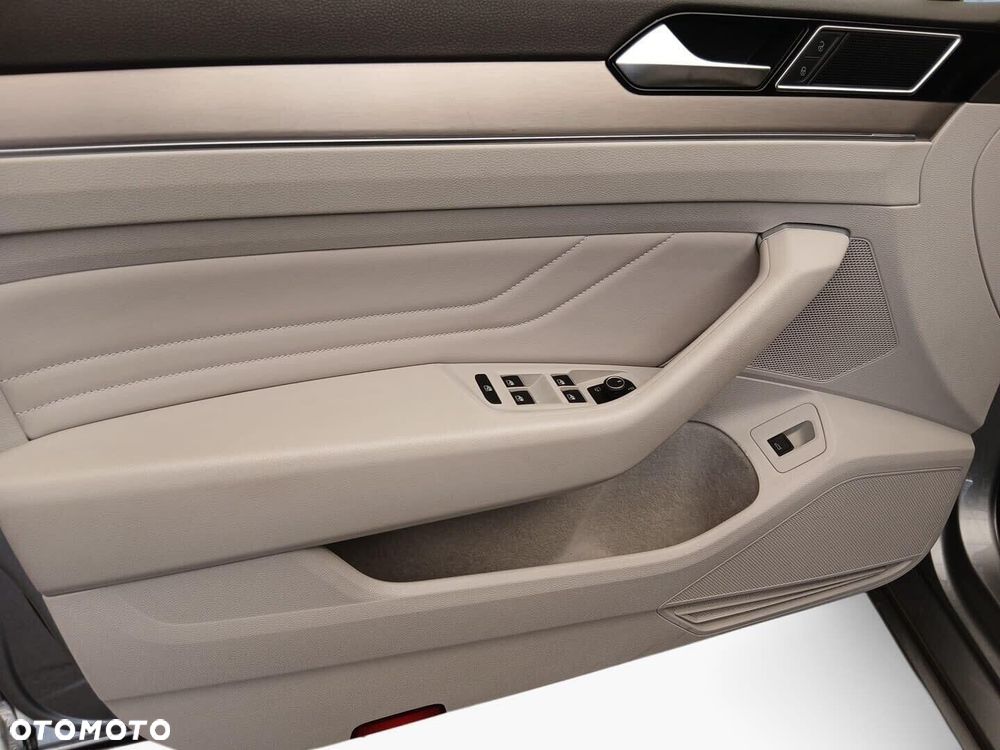 Volkswagen Passat 2.0 TDI Elegance DSG - 12