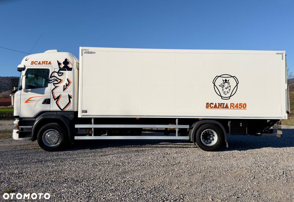 Scania SCANIA R450 / IZOTERMA / KONTENER / DO ŻYWCA / SILNIK 6 CYLINDROWY / 13 LITROWY  / KLIMA POSTOJOWA / WINDA / SPROWADZONY / SYPIALKA / AUTOMAT / 18 PALET / E6 / STAN BARDZO DOBRY - 9