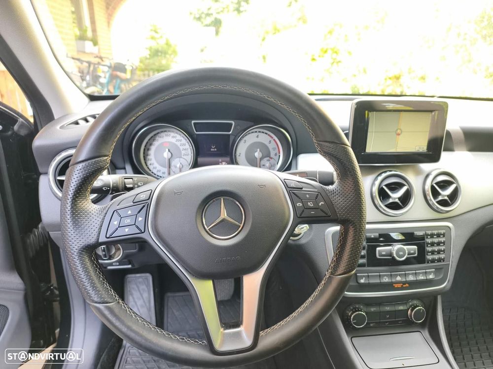Mercedes-Benz GLA 180 d Urban Aut. — fotografia 8