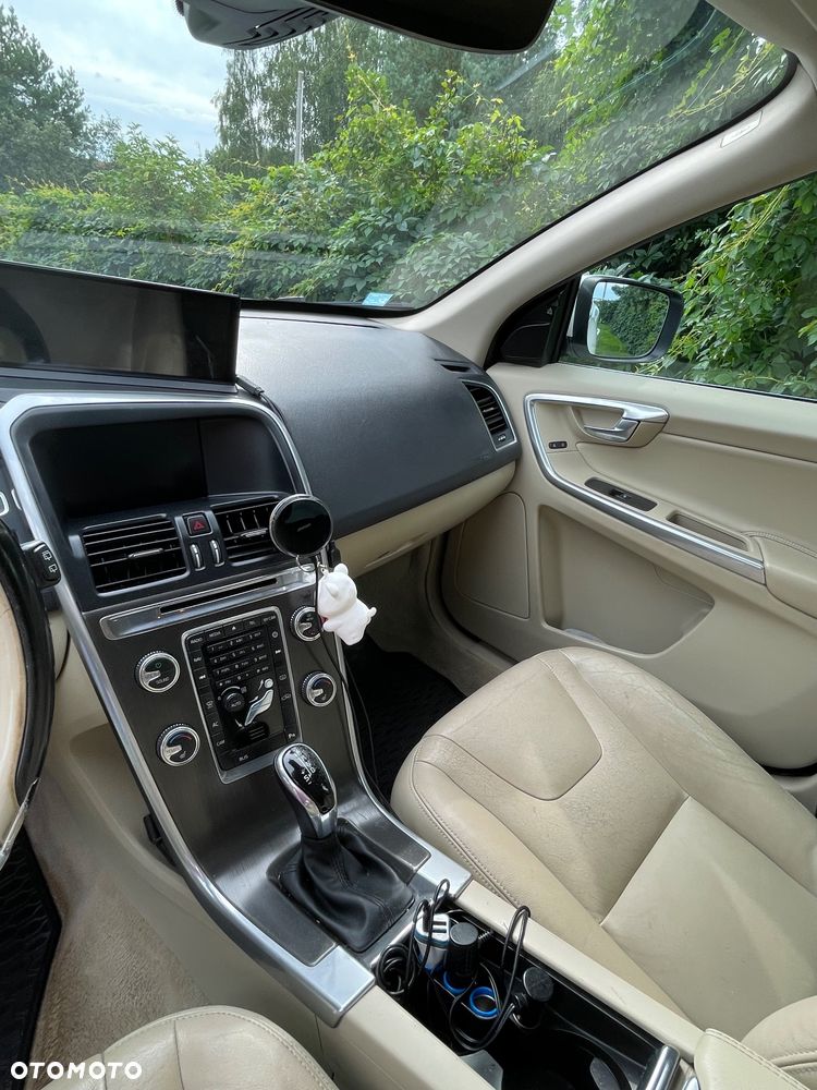 Volvo XC 60 T6 AWD R-Design Summum - 4
