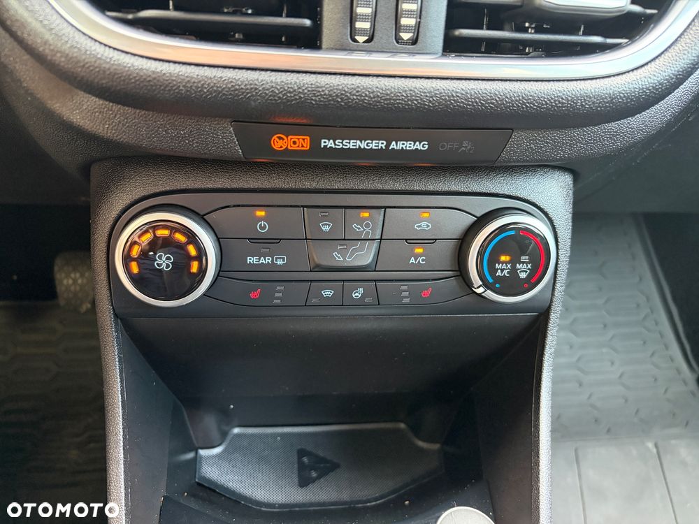 Ford Fiesta 1.0 EcoBoost S&S TITANIUM - 18