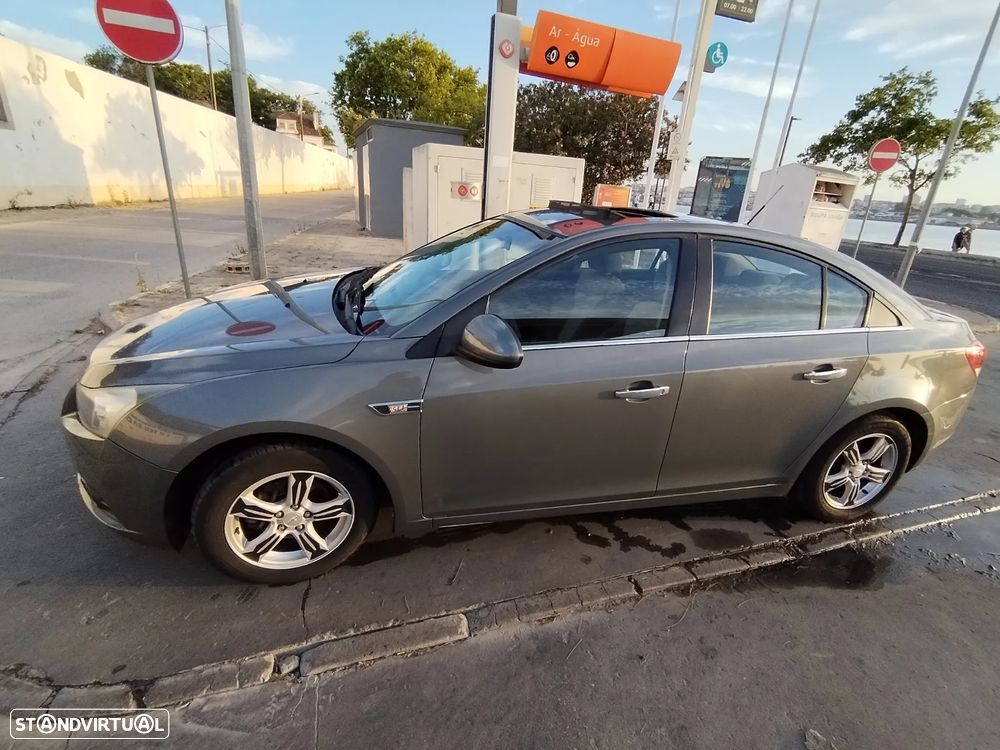 Chevrolet Cruze 1.6 LS - 13