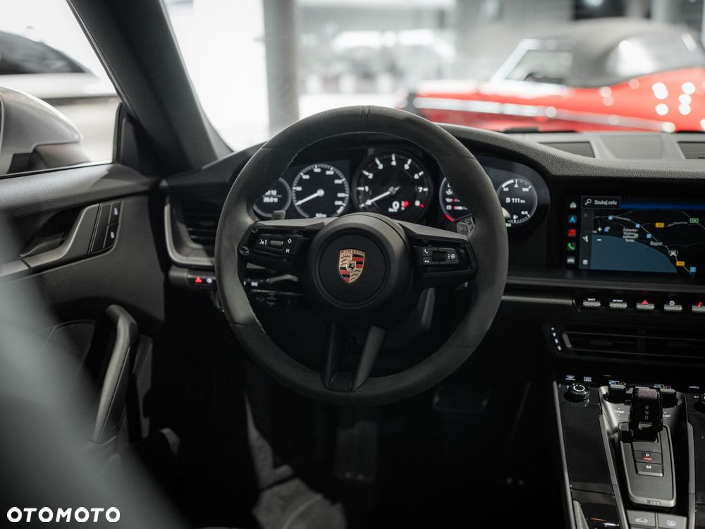 Porsche 911 Carrera - 34