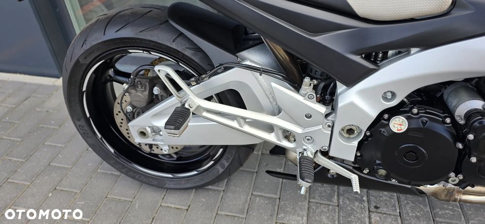 Suzuki GSR - 13