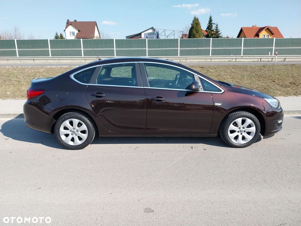 Opel Astra 1.4 T Executive EU6 - 24