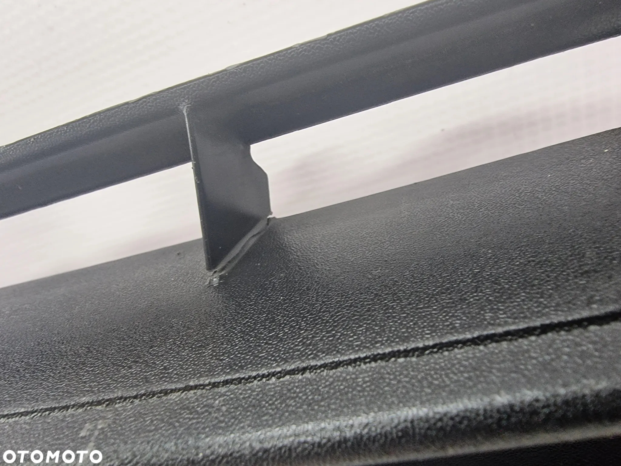 VW TOURAN I LIFT / CADDY 1T0 06-08 KRATKA ŚRODKOWA ZDERZAKA PRZEDNIEGO PRZÓD , NR 1T0853677 , NR AUKCJI KR256 - 9