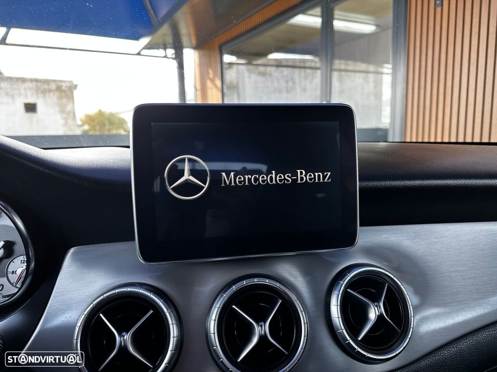 Mercedes-Benz CLA 180 d AMG Line - 26