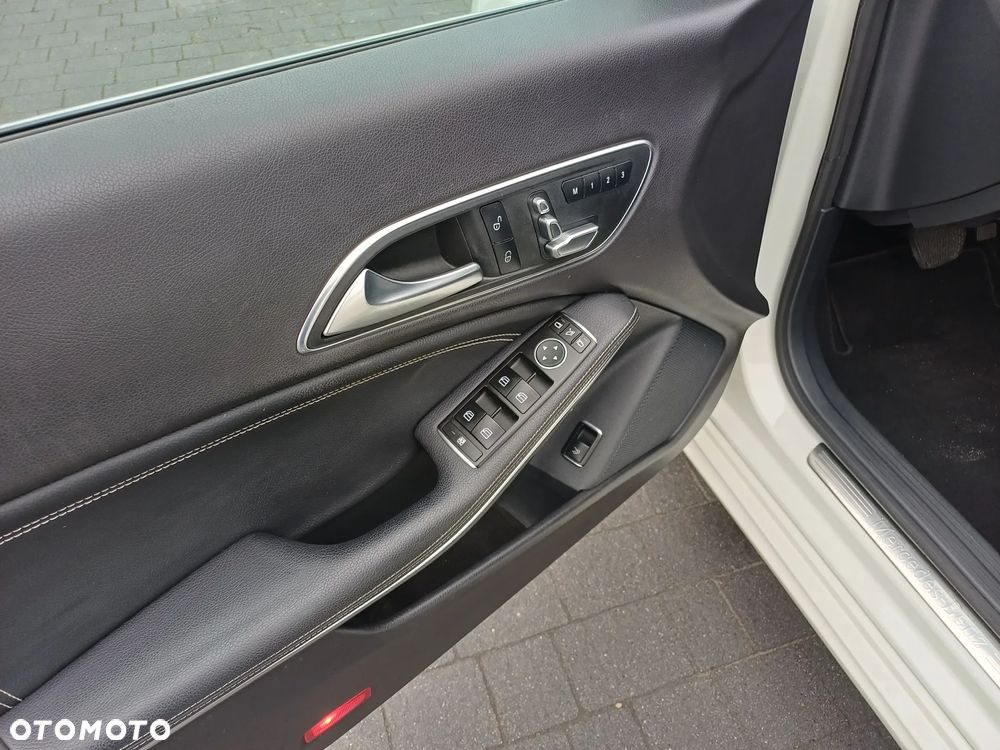 Mercedes-Benz CLA 250 4Matic 7G-DCT UrbanStyle Edition - 14
