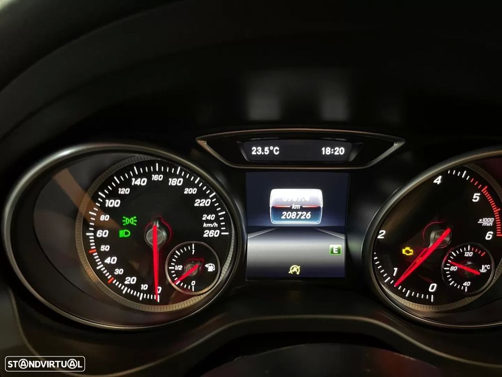 Mercedes-Benz CLA 180 d Shooting Brake AMG Line - 11