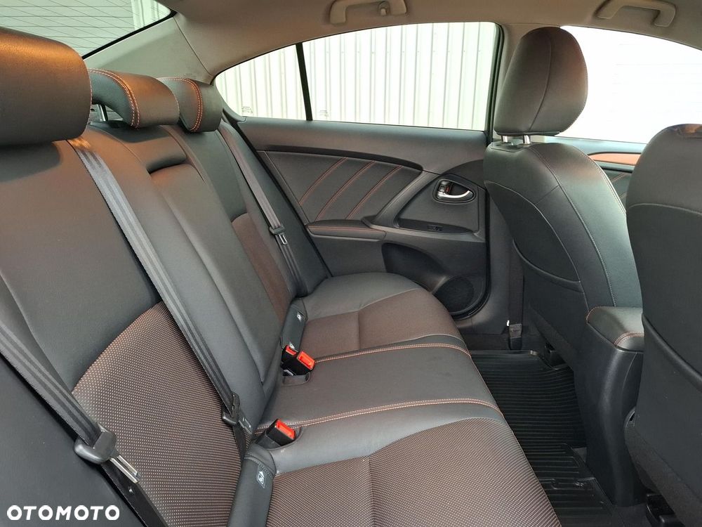 Toyota Avensis - 8