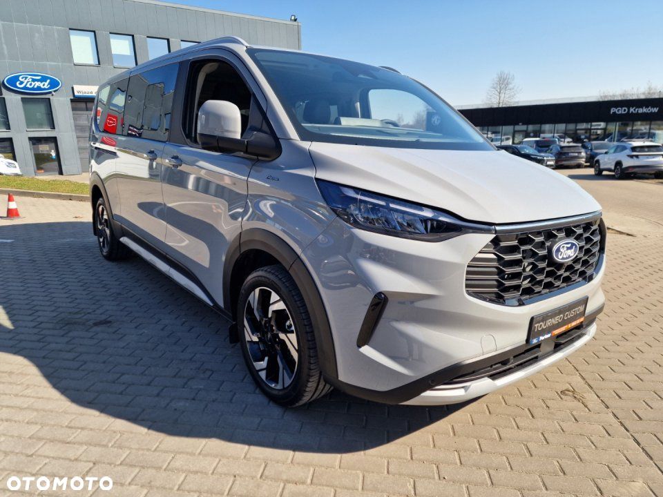 Ford Tourneo Custom - 2