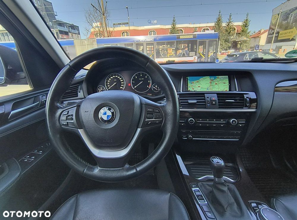 BMW X3 sDrive18d Luxury Line - 11