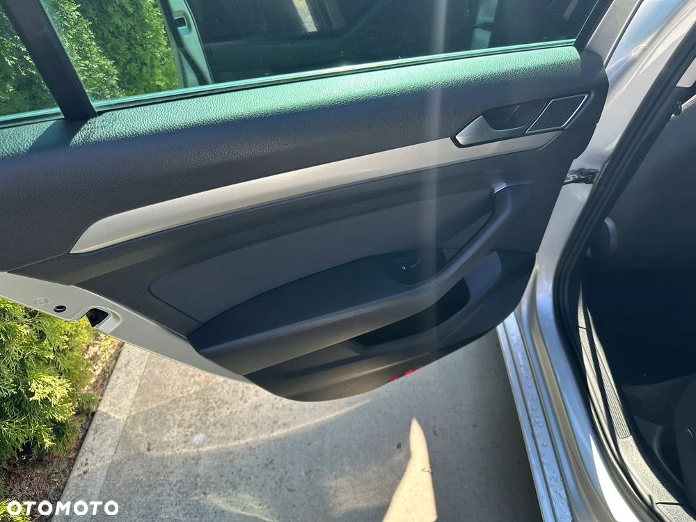 Volkswagen Passat - 13