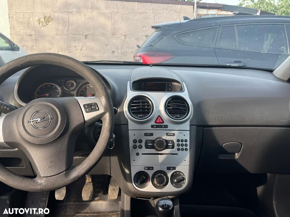 Opel Corsa 1.2 Essentia - 8