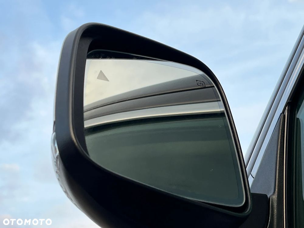 Jeep Grand Cherokee - 12