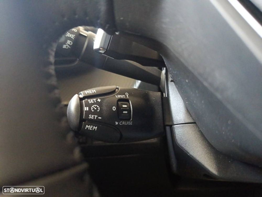 Peugeot 2008 1.2 Hybrid Allure e-DCS6 - 18