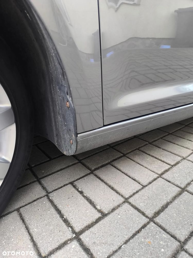 Volkswagen Touran 2.0 TDI DPF Trendline - 31