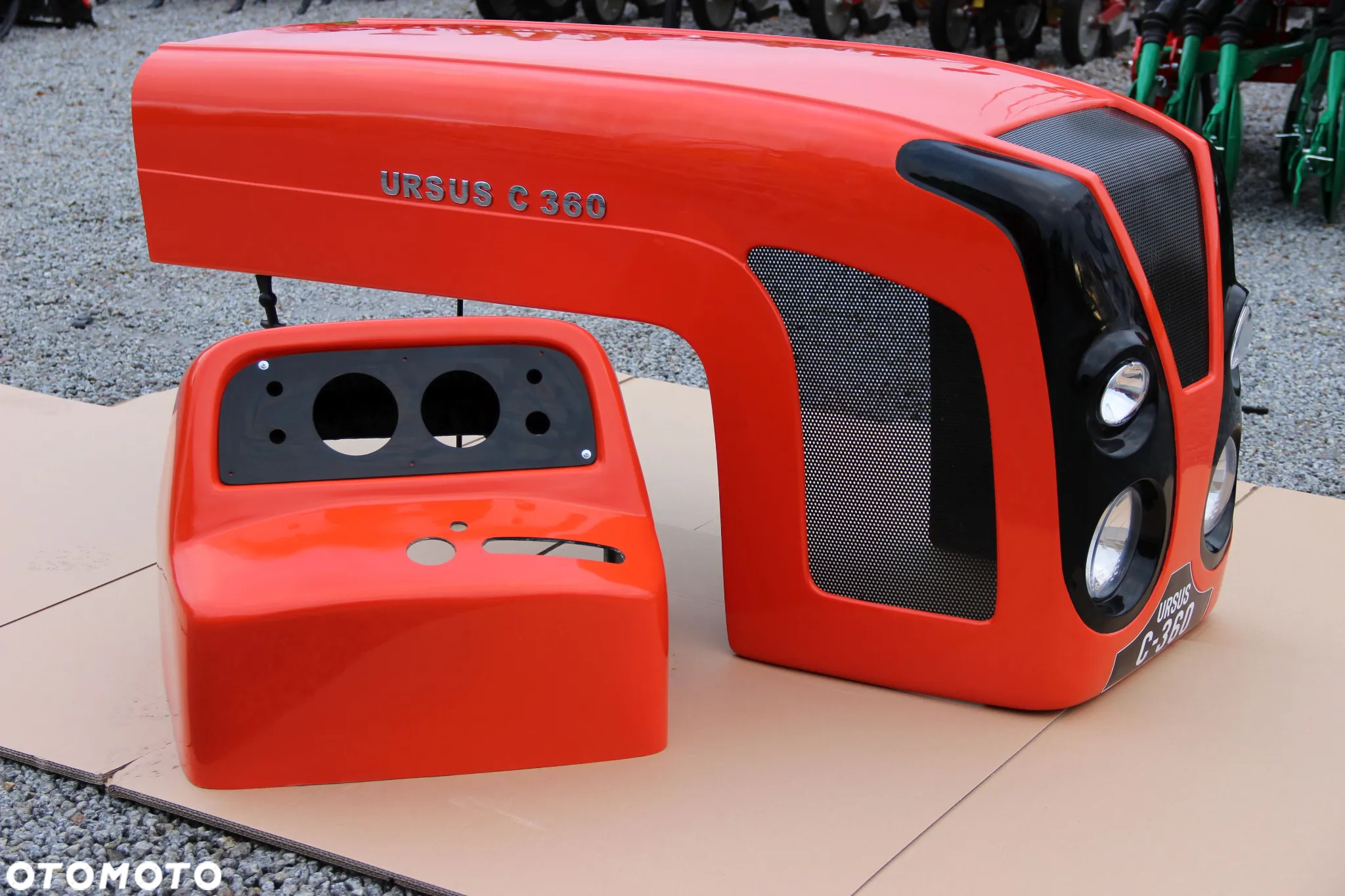 Maska ciągnikowa tworzywo Ursus C360 C-360 model 03 czerwona - 5