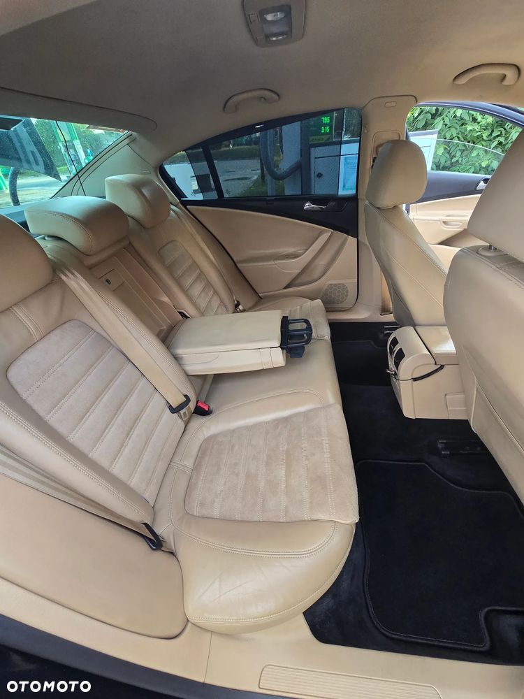 Volkswagen Passat 3.2 V6 FSI 4Mot Highline DSG - 9