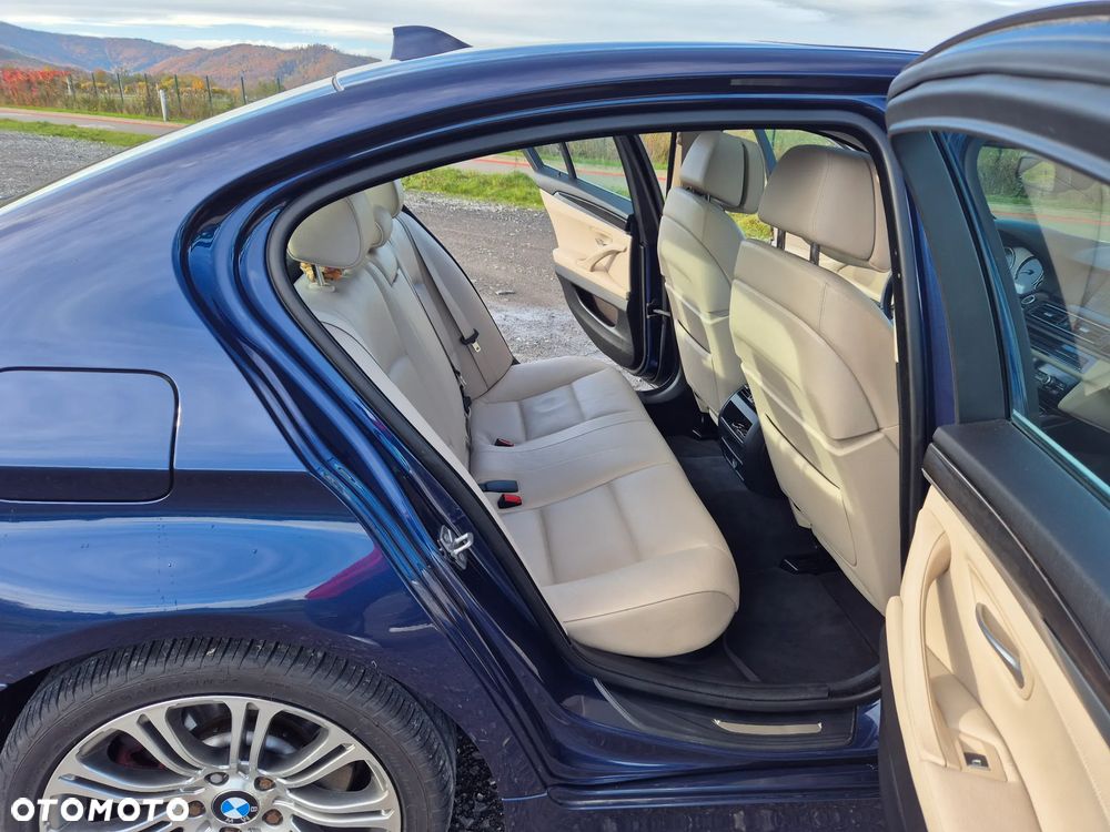 BMW Seria 5 528i - 4