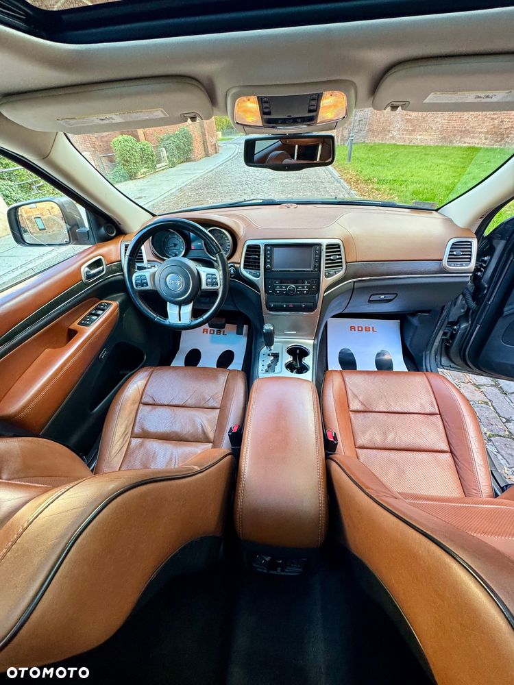 Jeep Grand Cherokee - 32