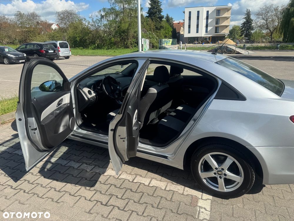 Chevrolet Cruze 1.6 LS - 10
