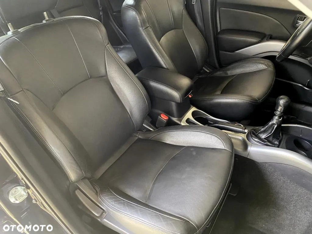 Mitsubishi Outlander 2.0 DID Instyle NAVI - 26