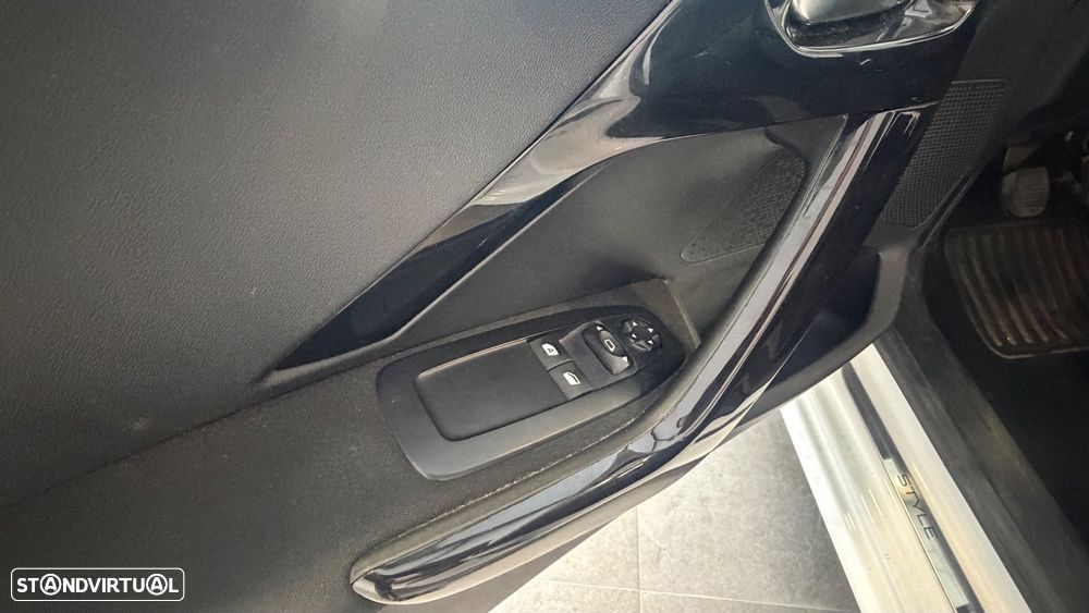 Peugeot 208 1.6 BlueHDi Style - 14