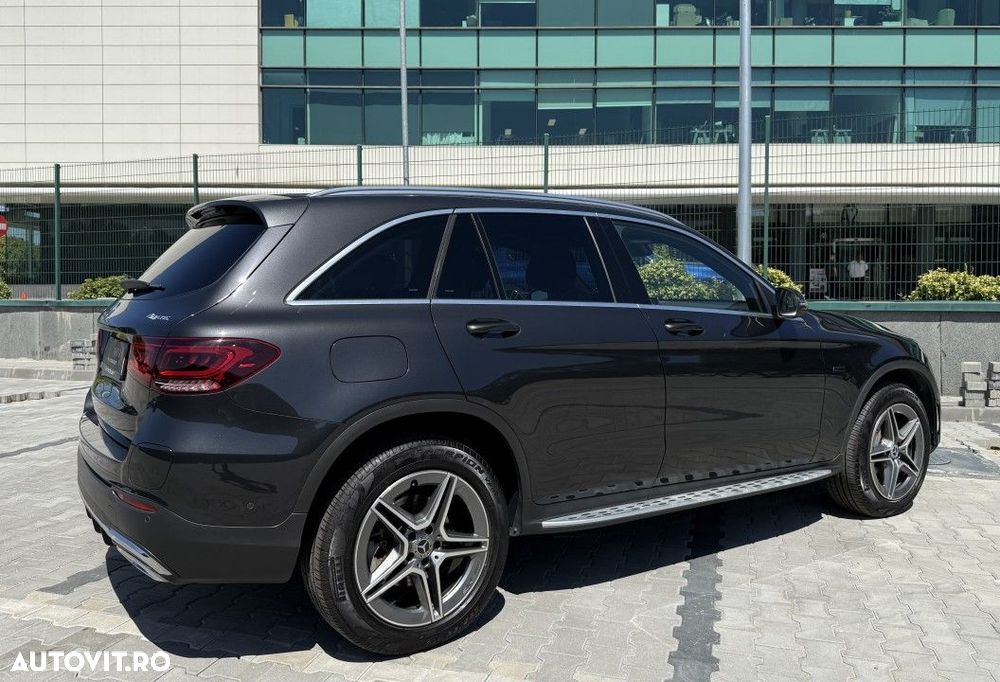 Mercedes-Benz GLC 300 e 4MATIC - 4