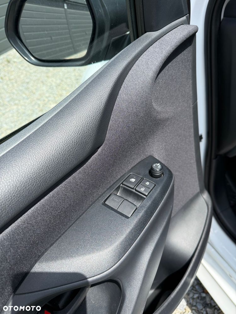 Mazda 2 Hybrid - 11