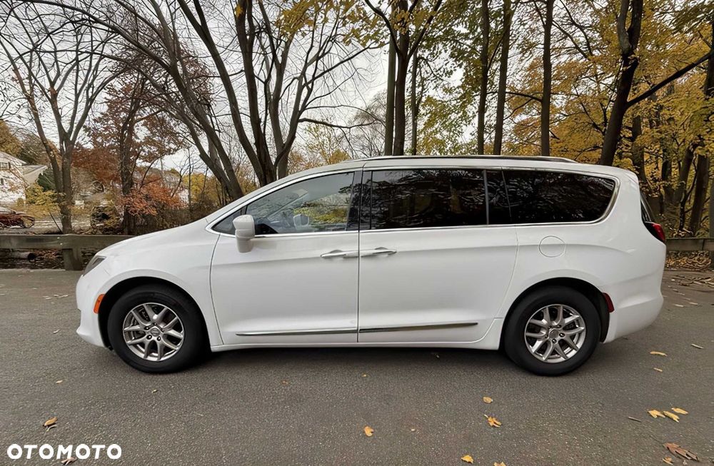 Chrysler Pacifica - 4