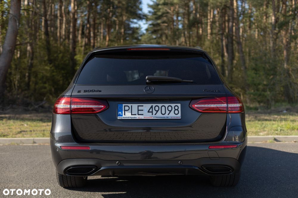 Mercedes-Benz Klasa E 300 de 4Matic 9G-TRONIC Night Edition - 4