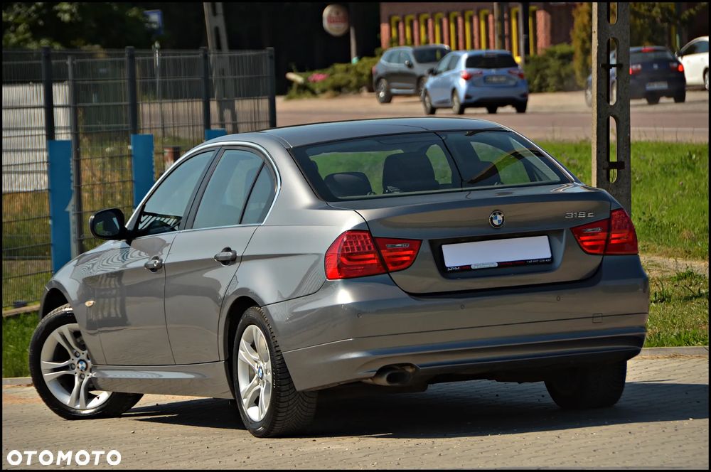 BMW Seria 3 318d - 24