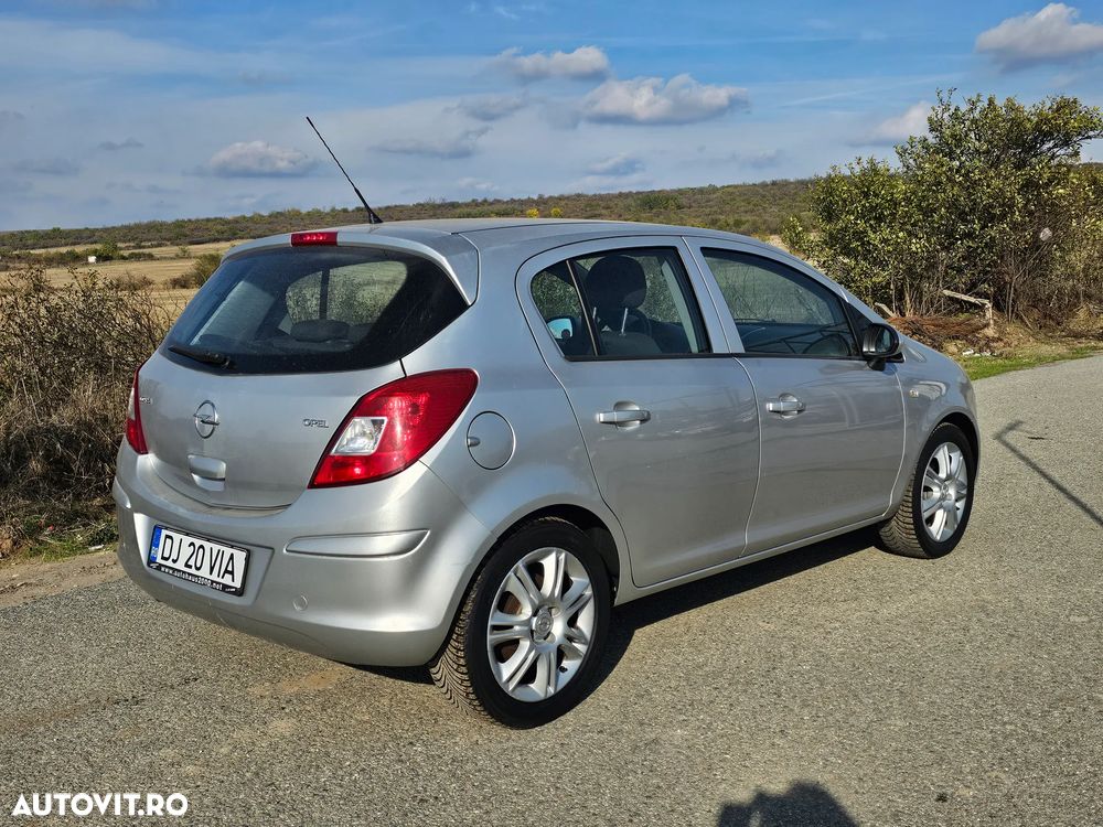 Opel Corsa 1.2i Cosmo - 3