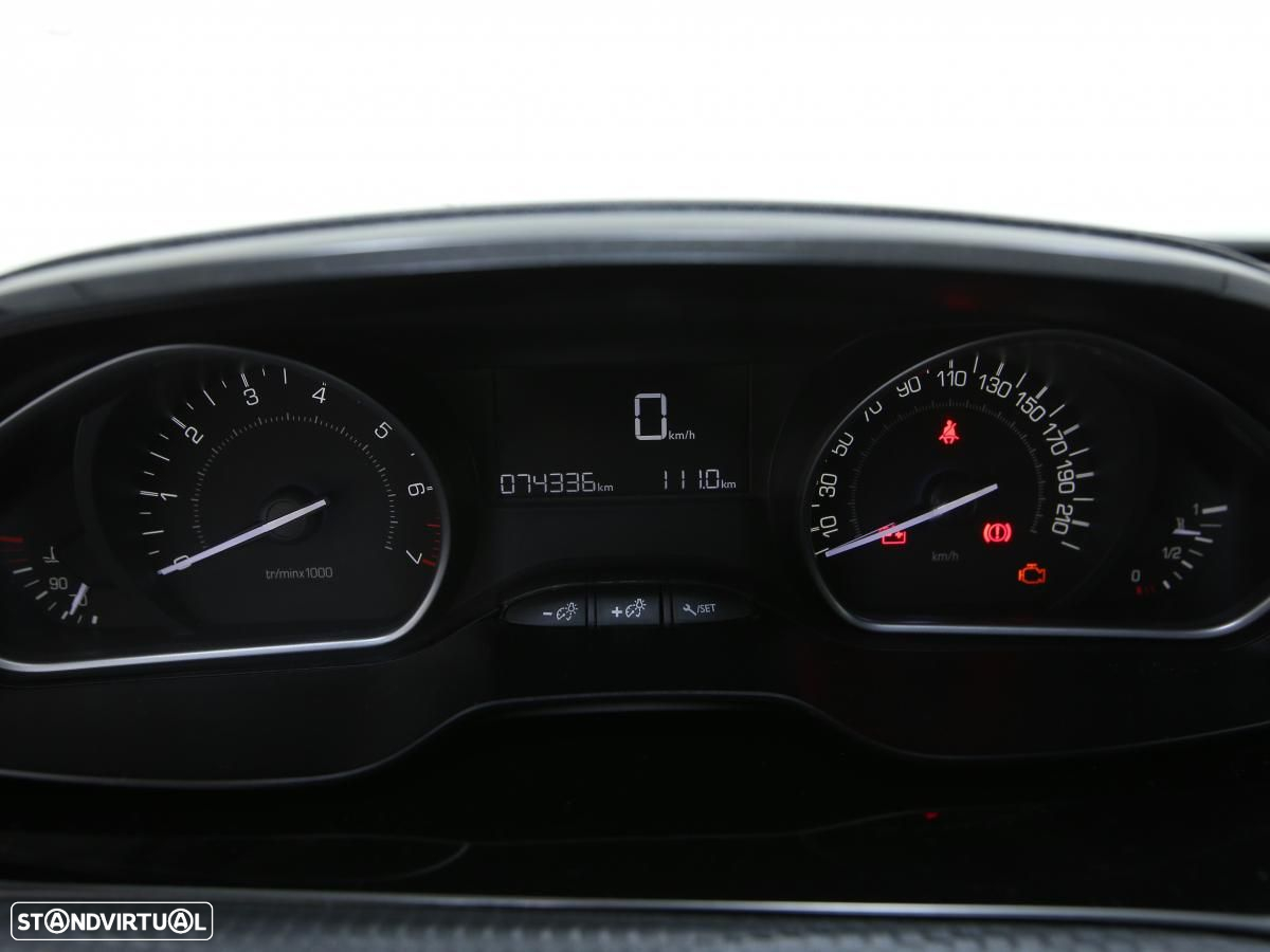 Peugeot 208 - 16