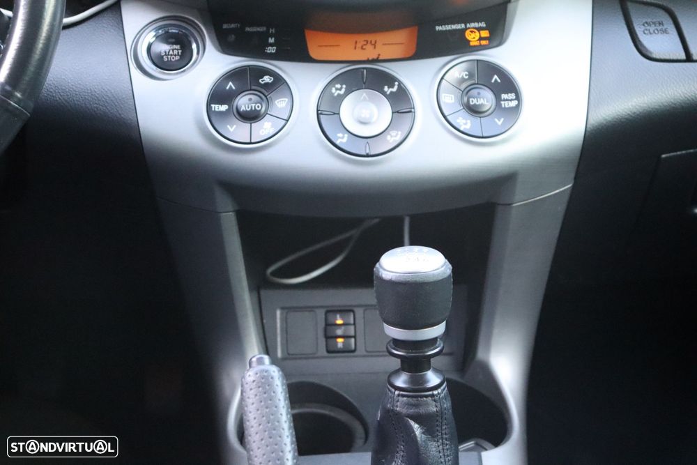 Toyota RAV4 2.2 D-4D X - 20