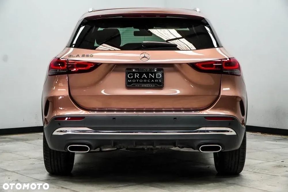 Mercedes-Benz GLA 250 8G-DCT AMG Line - 5